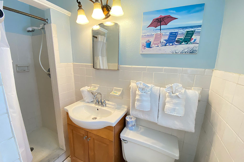 Room 7 bathroom at White Sands Beach Resort